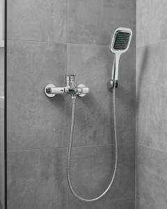 Siyah Duş Seti El Duşu Başlığı Spiral Hortum Dayanıklı Banyo Duş Aksesuarı